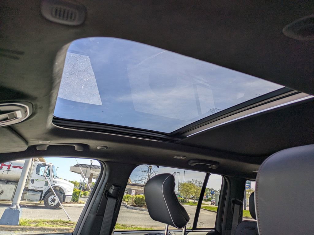 Used 2025 Jeep Grand Cherokee Summit AWD/4WD image 21