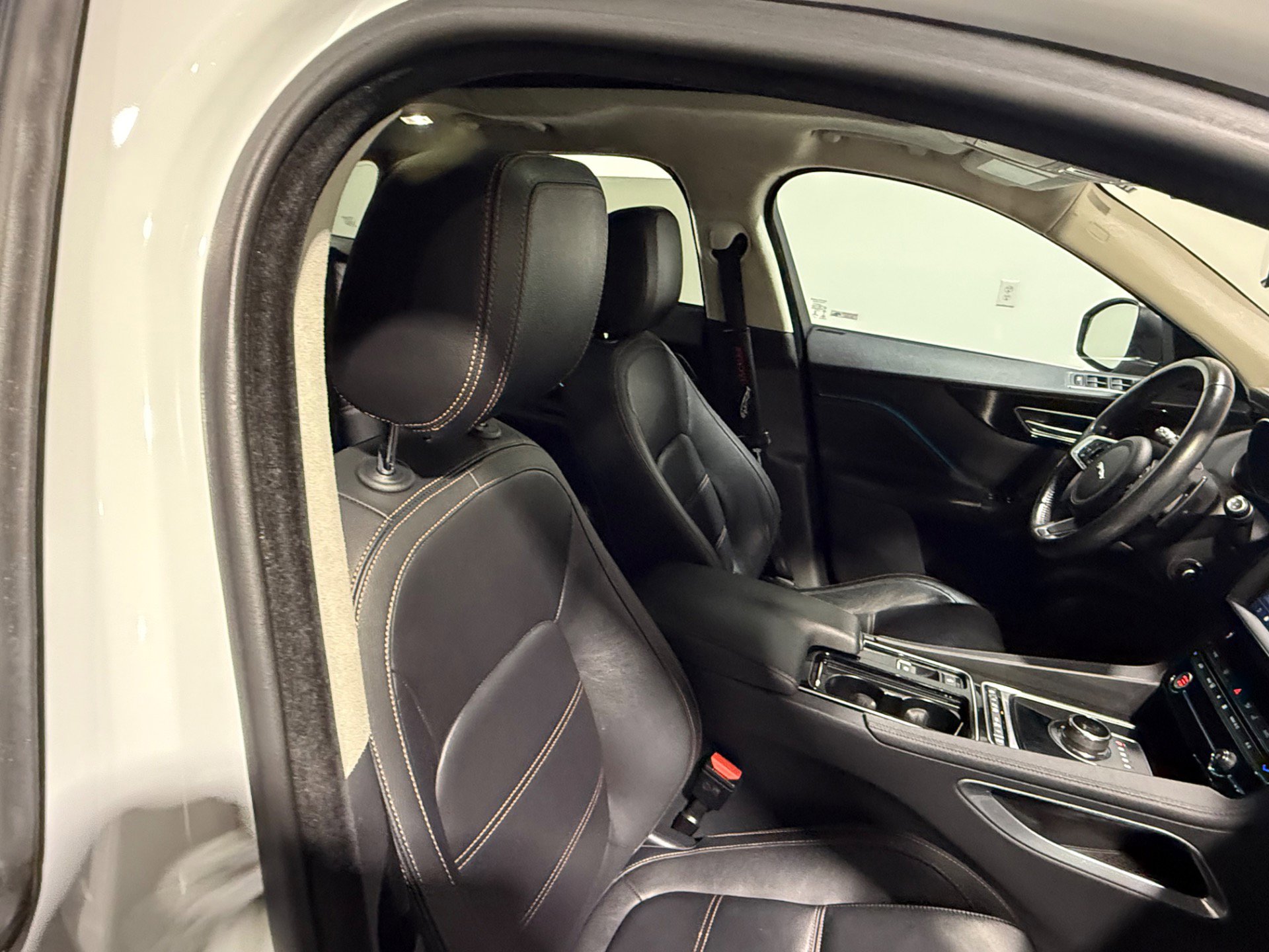 Used 2019 Jaguar F-PACE Prestige image 40