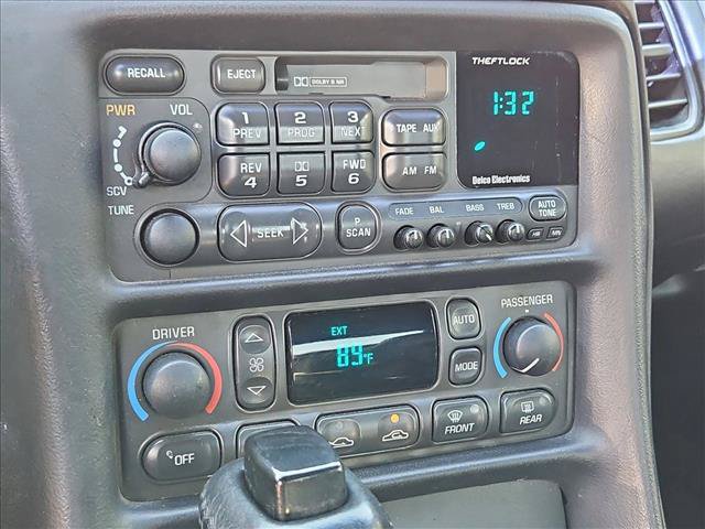 Used 2001 Chevrolet Corvette Convertible w/ Preferred Equipment Group2 RWD image 19