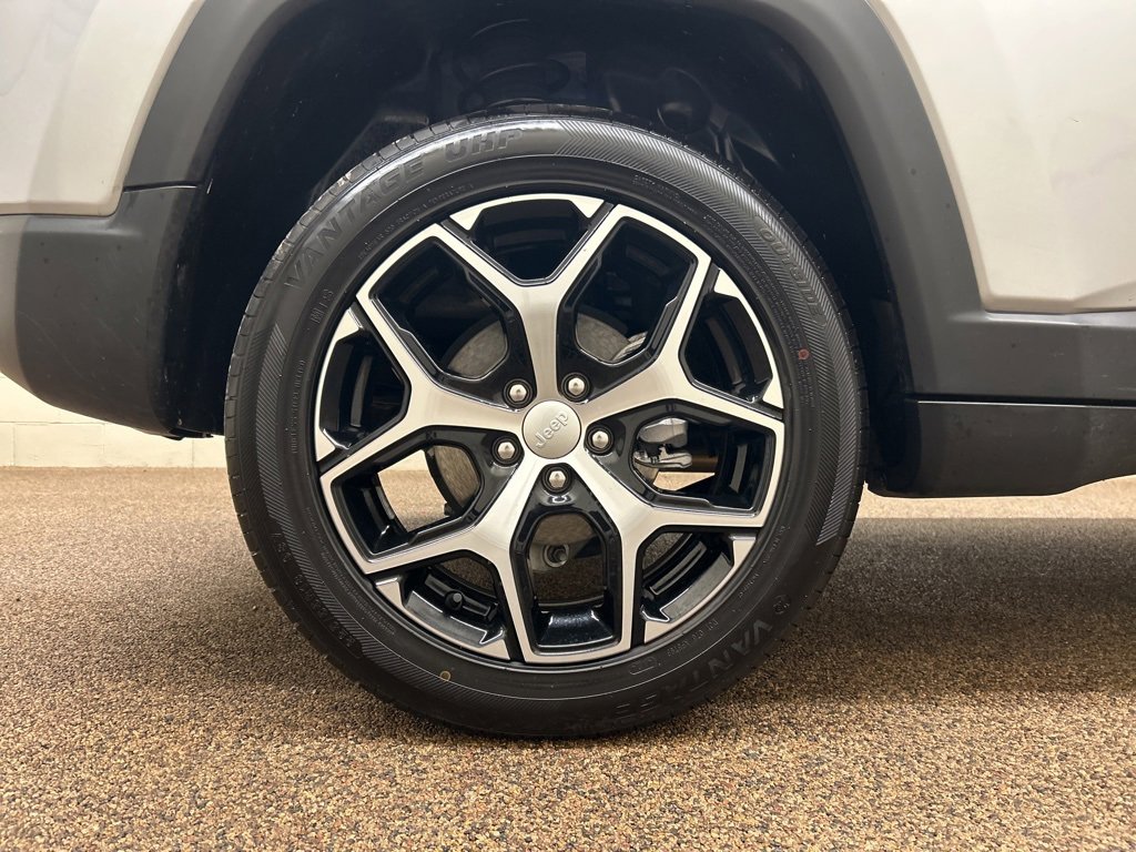 Used 2024 Jeep Compass Limited image 29