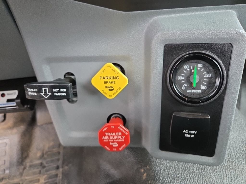 Used 2023 Ford F750 2WD Regular Cab Super Duty image 18