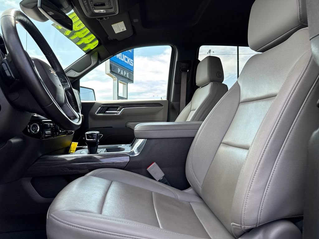 Used 2024 Chevrolet Silverado 1500 LTZ w/ LTZ Convenience Package II AWD/4WD image 17