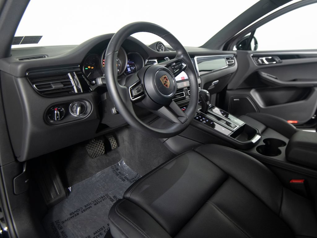 Certified 2026 Porsche Macan AWD/4WD image 16
