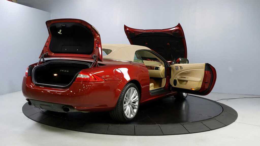 Used 2010 Jaguar XK Convertible image 14