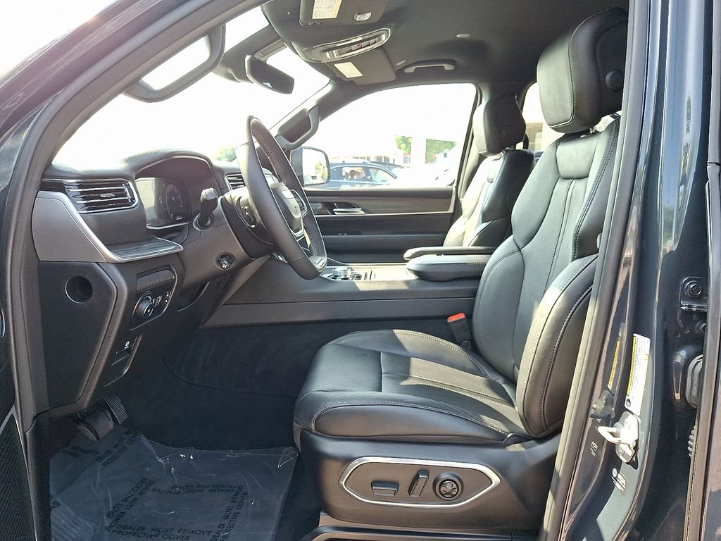 Certified 2024 Jeep Wagoneer Series II w/ Flexible Seating Group AWD/4WD image 14