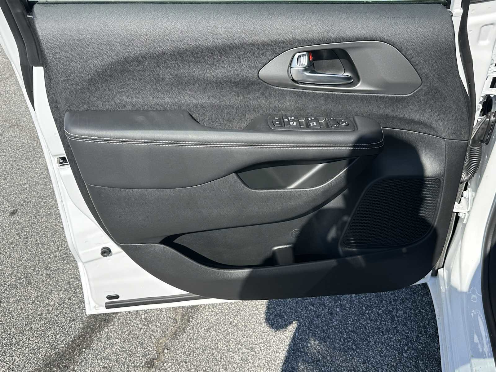 New 2026 Chrysler Voyager LX image 10