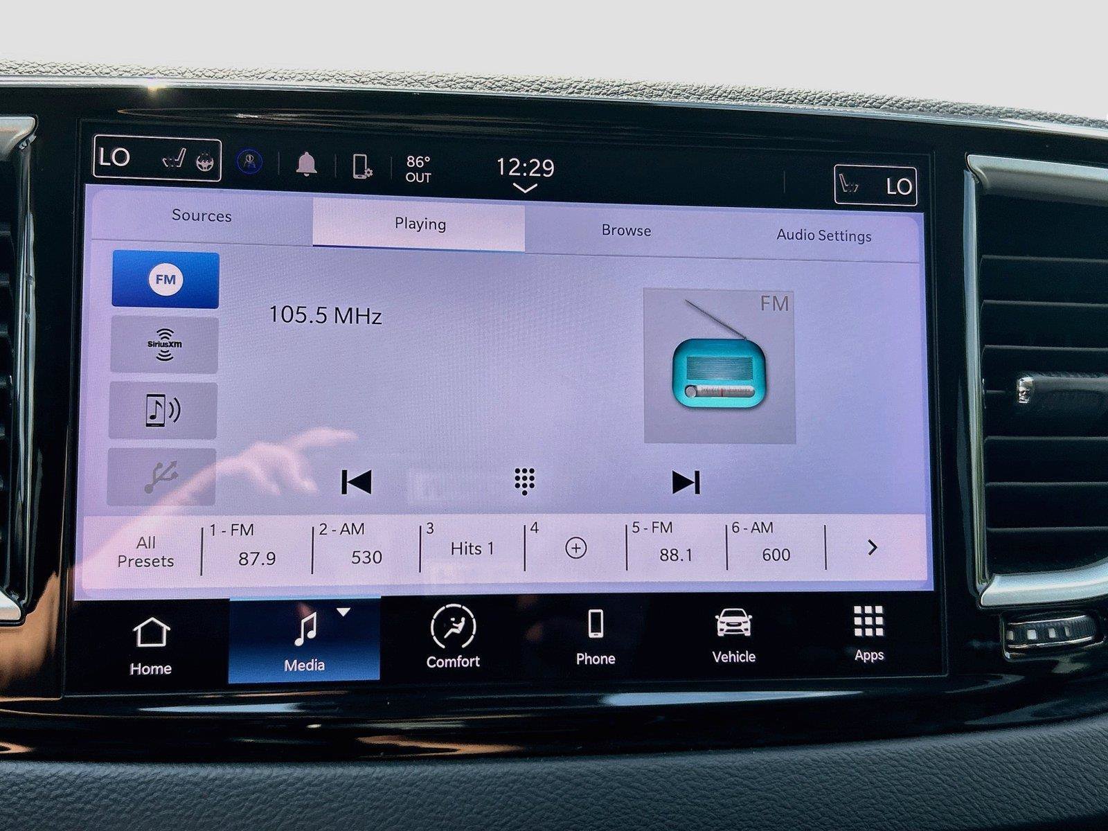 Used 2024 Chrysler Pacifica Touring-L FWD image 32