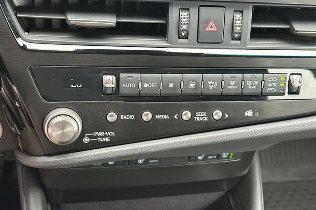 Used 2025 Lexus ES 300h w/ Premium Package FWD image 23