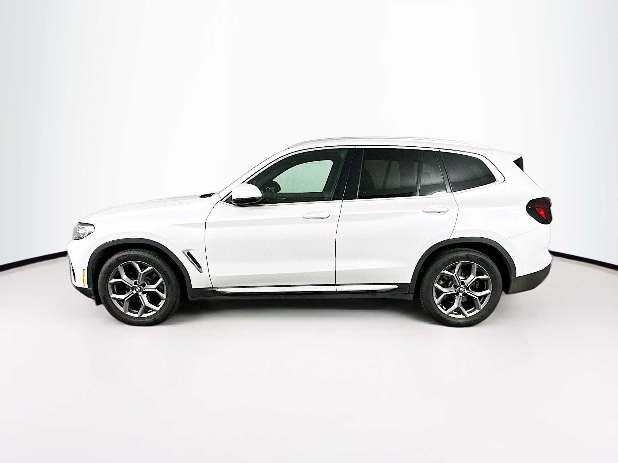 Used 2023 BMW X3 sDrive30i image 4
