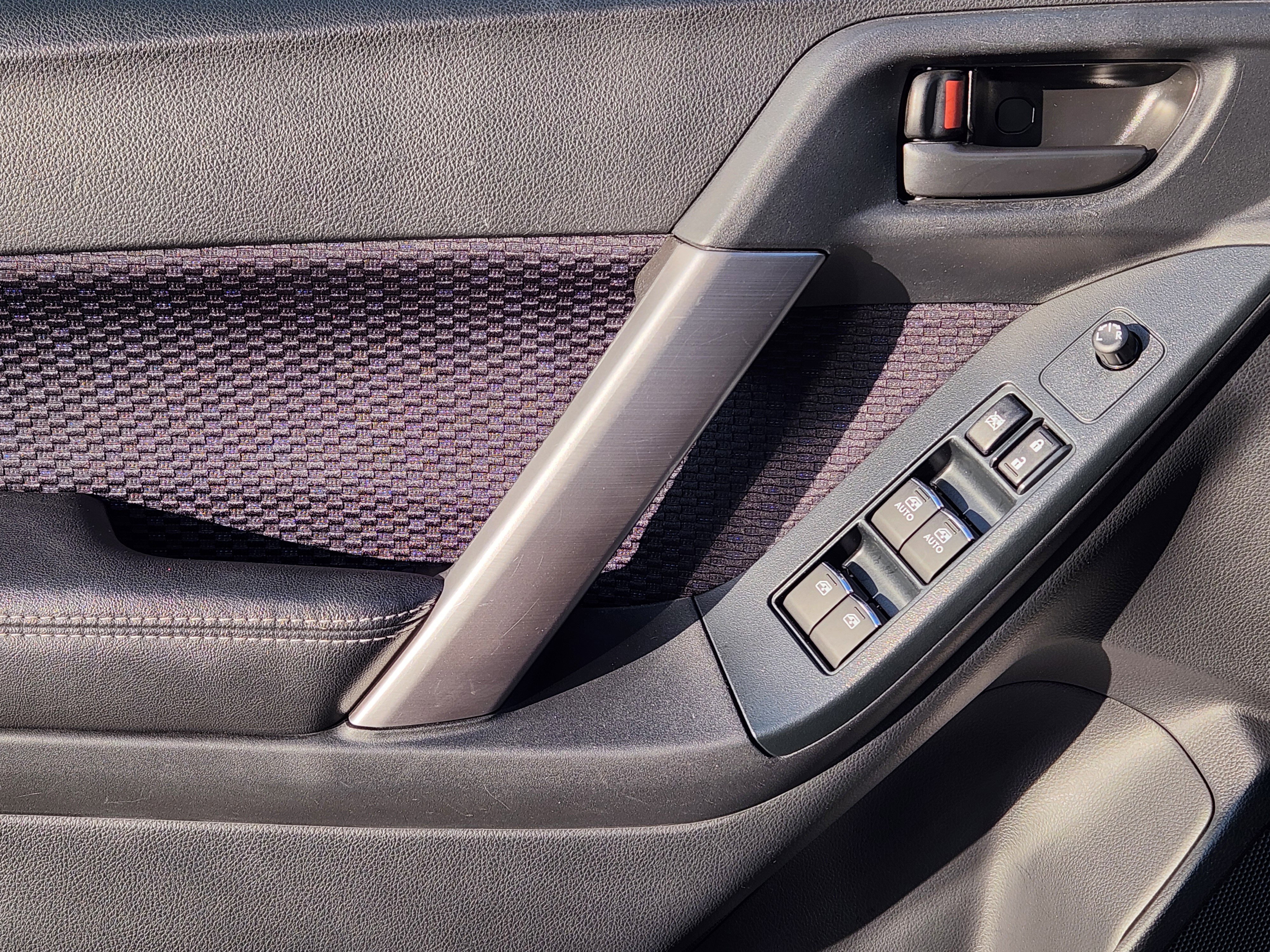 Used 2017 Subaru Forester 2.5i Premium w/ All-Weather Package image 23