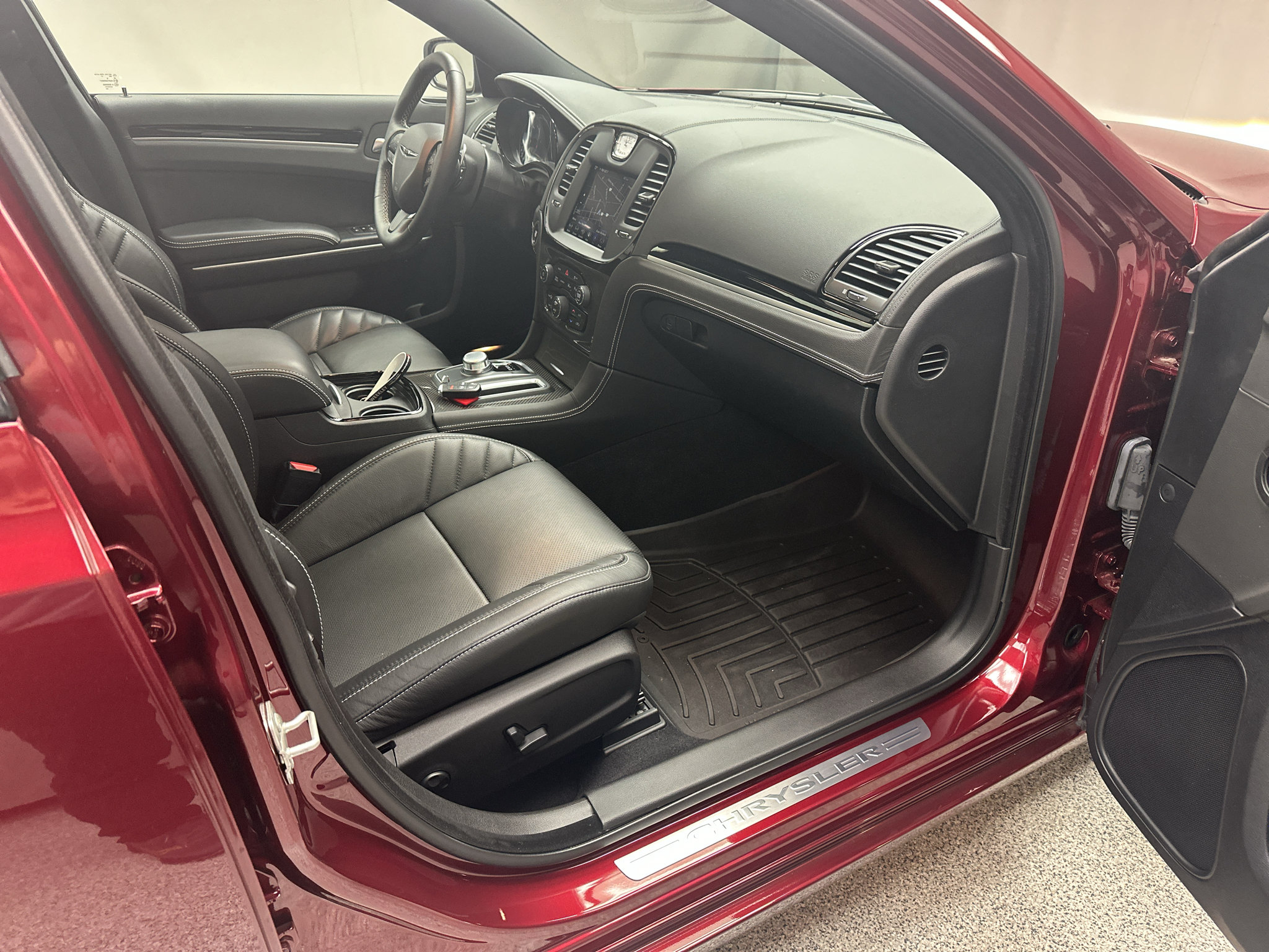 Used 2023 Chrysler 300 C RWD image 16
