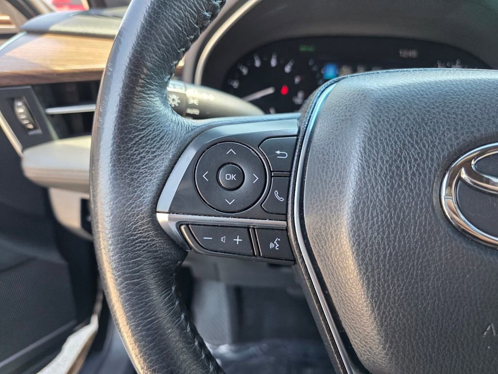 Used 2021 Toyota Avalon XLE w/ Moonroof Package image 27