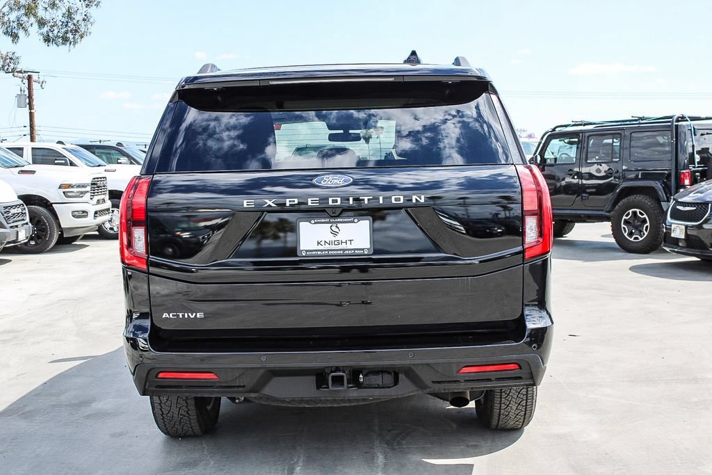 Used 2025 Ford Expedition Active AWD/4WD image 8