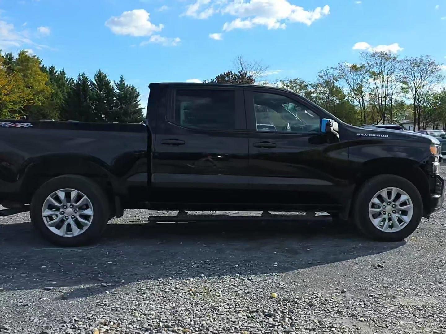 Used 2021 Chevrolet Silverado 1500 Custom image 3