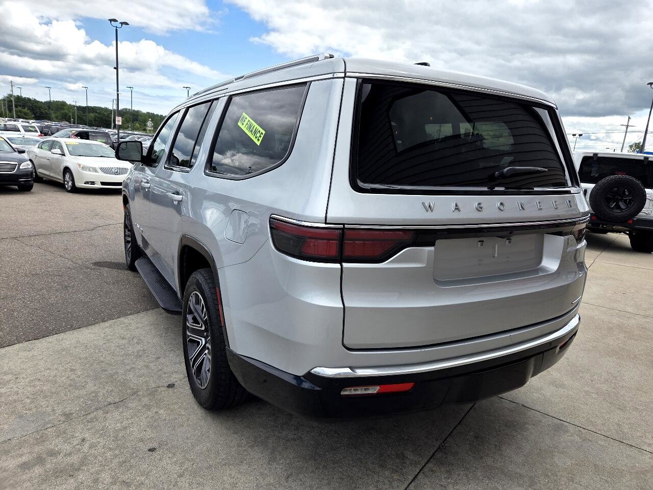 Used 2024 Jeep Wagoneer Series II w/ Flexible Seating Group image 7