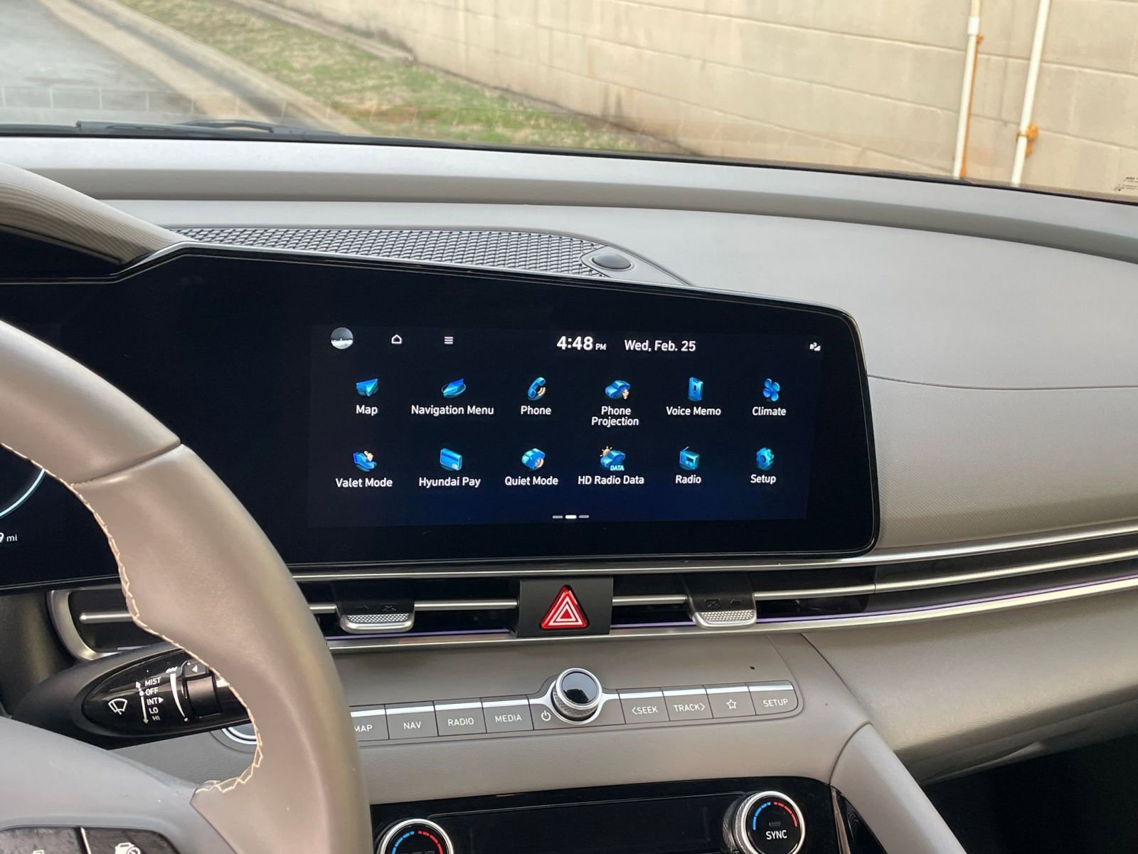 Used 2025 Hyundai Elantra SEL image 21