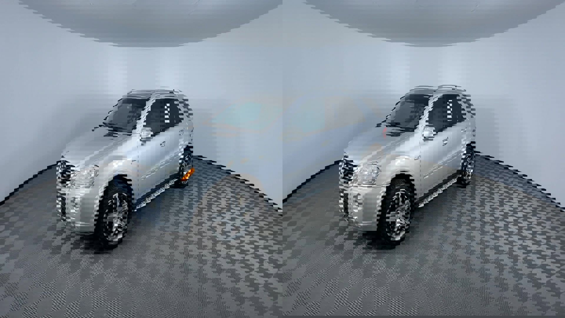 Used 2009 Mercedes-Benz ML 63 AMG 4MATIC image 4