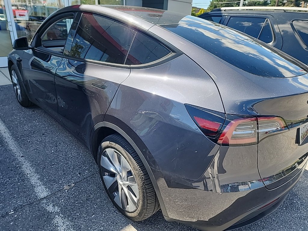 Used 2024 Tesla Model Y Long Range AWD/4WD image 4