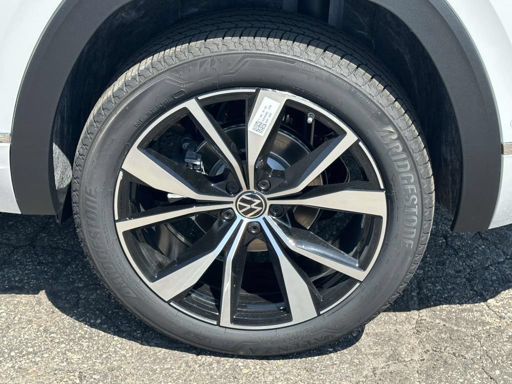 New 2026 Volkswagen Atlas Cross Sport SEL Premium R-Line AWD/4WD image 8