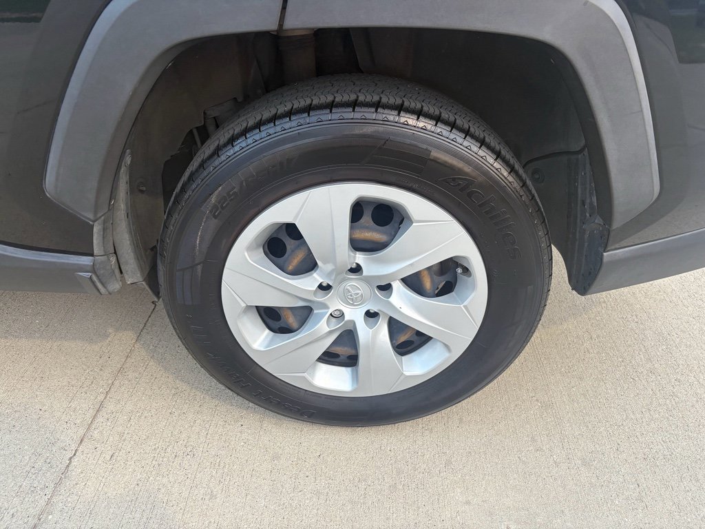 Used 2019 Toyota RAV4 LE image 30