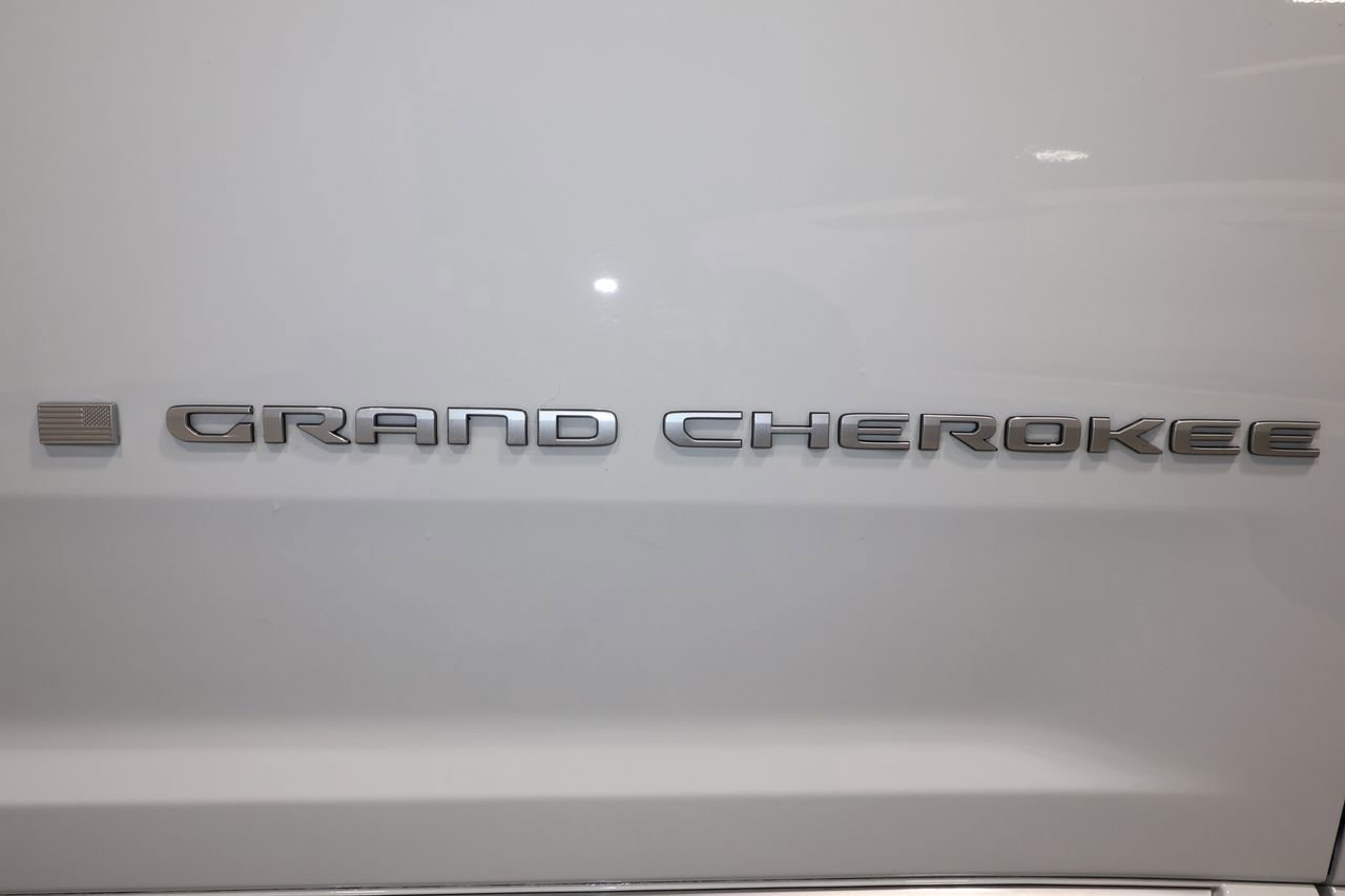 Used 2025 Jeep Grand Cherokee L Summit AWD/4WD image 37