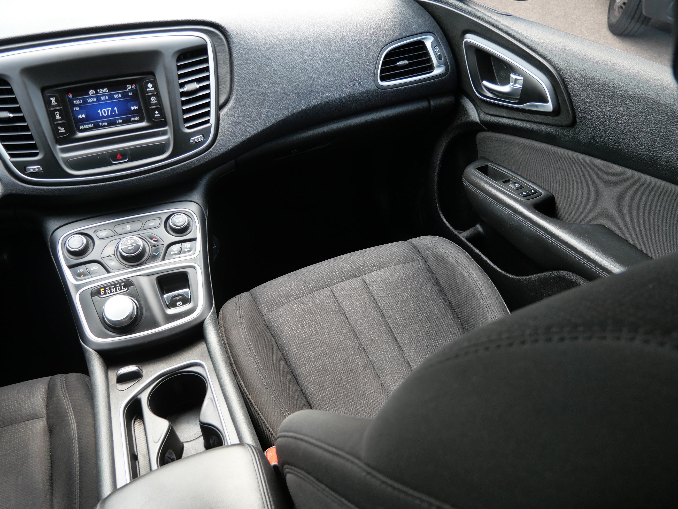 Used 2015 Chrysler 200 Limited w/ Convenience Group FWD image 11