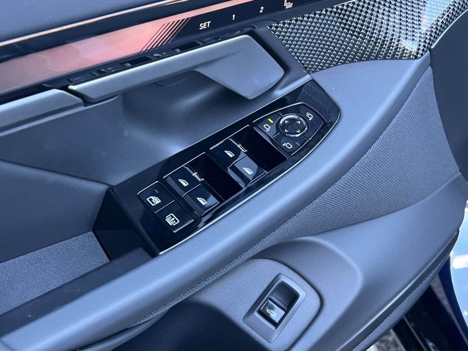 New 2026 BMW 550e xDrive w/ Executive Package image 12