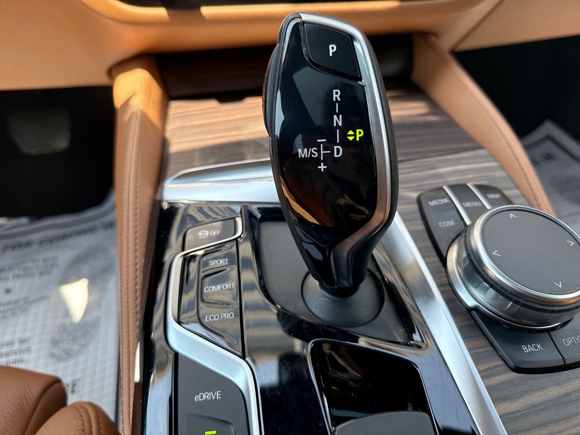 Used 2019 BMW 530e xDrive w/ Premium Package AWD/4WD image 23