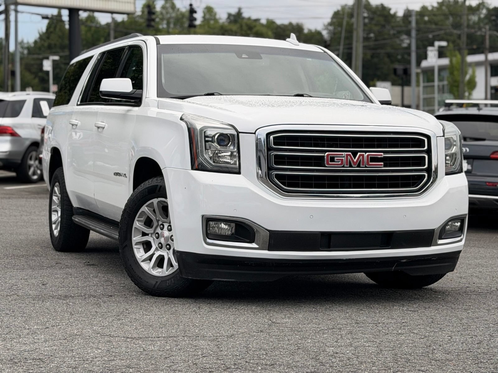 Used 2017 GMC Yukon XL SLT AWD/4WD image 7