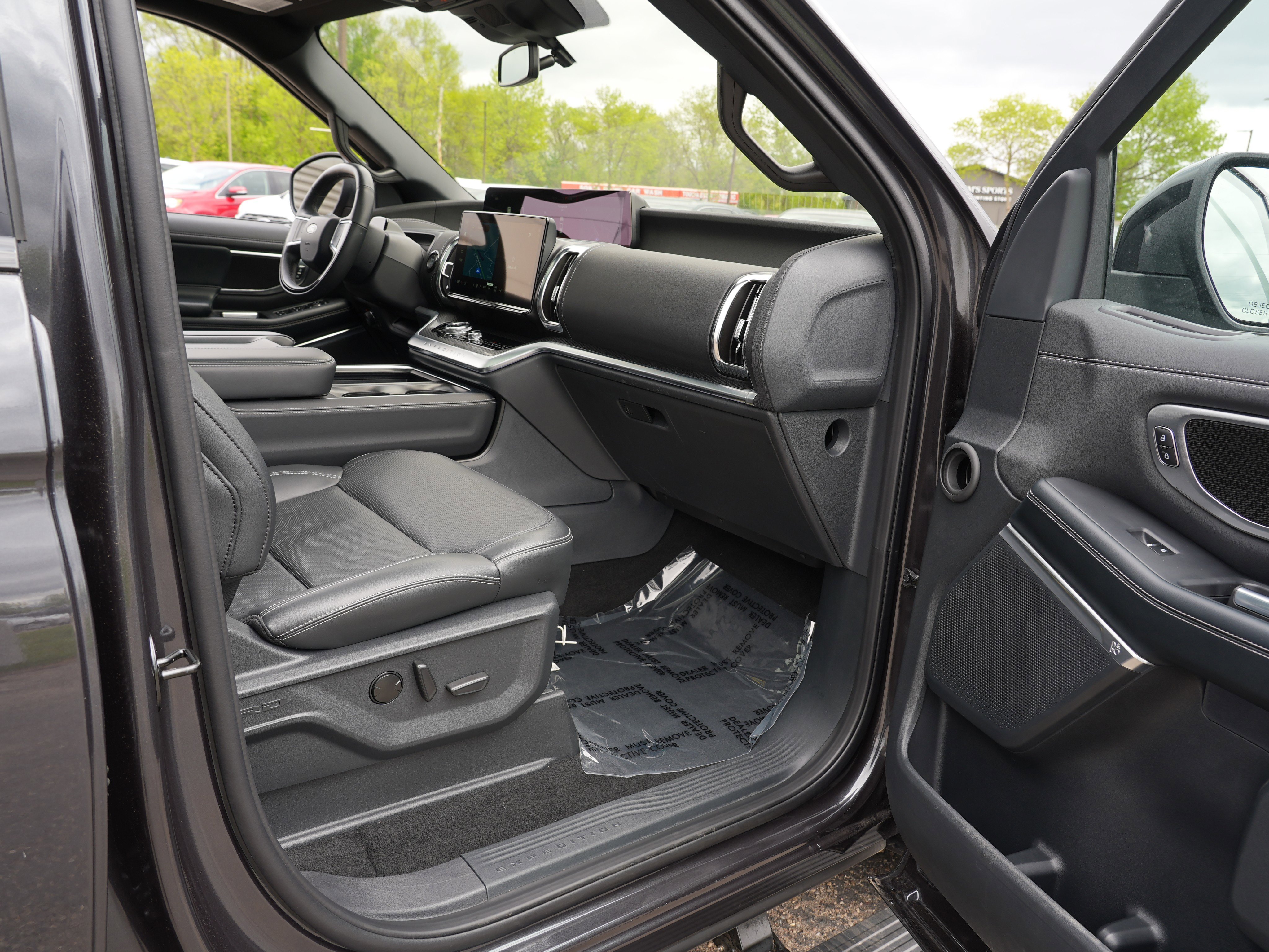 Used 2025 Ford Expedition Max Platinum w/ Stealth Appearance Package AWD/4WD image 34