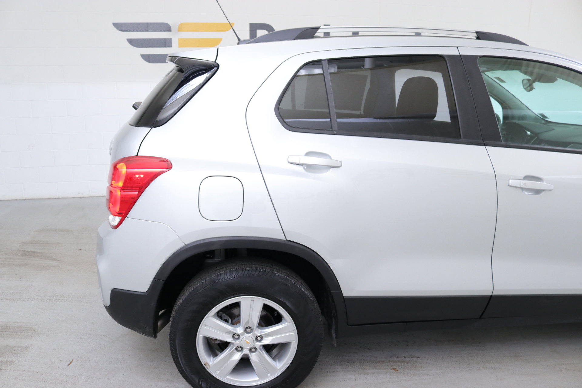 Used 2022 Chevrolet Trax LT w/ LT Convenience Package image 9