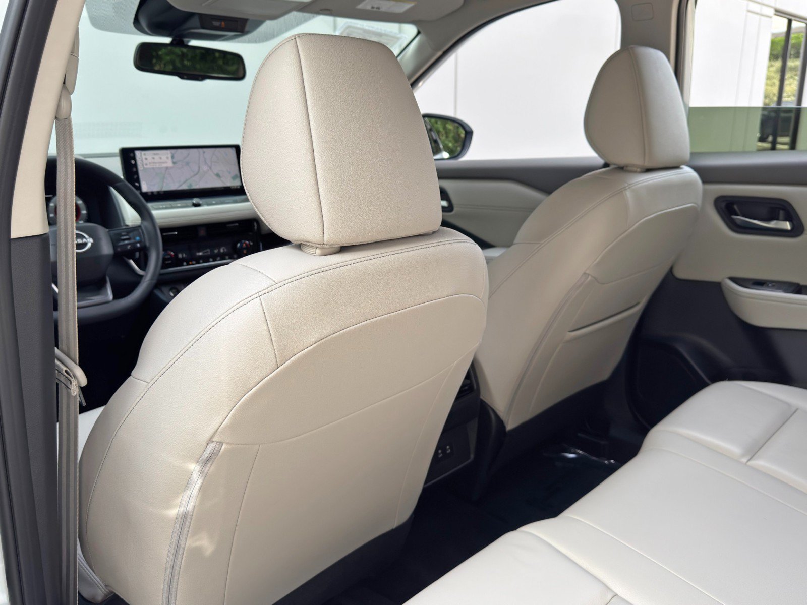 Used 2025 Nissan Rogue SL FWD image 32