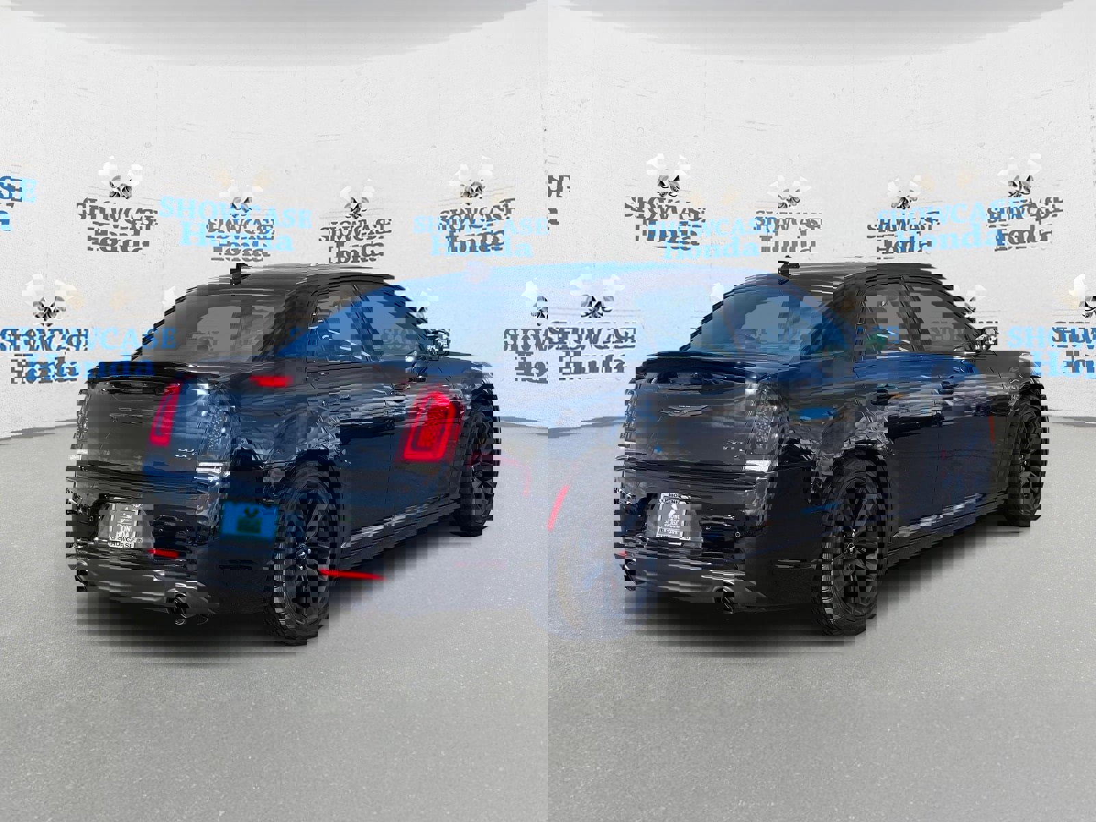 Used 2023 Chrysler 300 C image 8