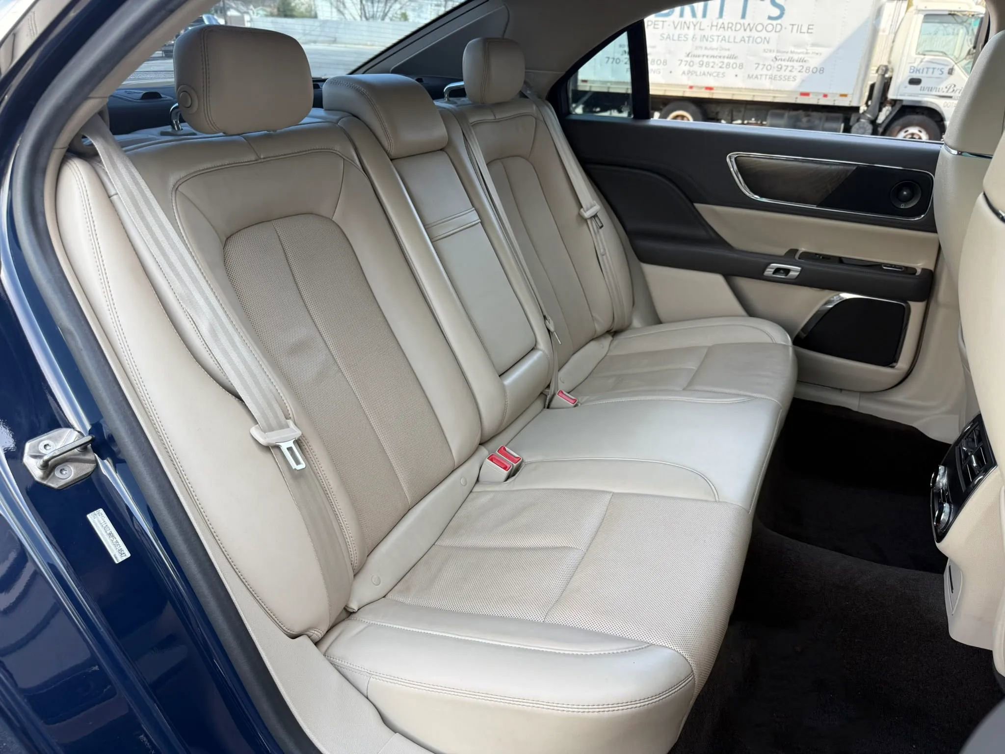 Used 2018 Lincoln Continental Reserve image 30