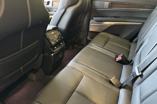 New 2026 Cadillac Vistiq Sport w/ LPO, Floor Liner Package image 12