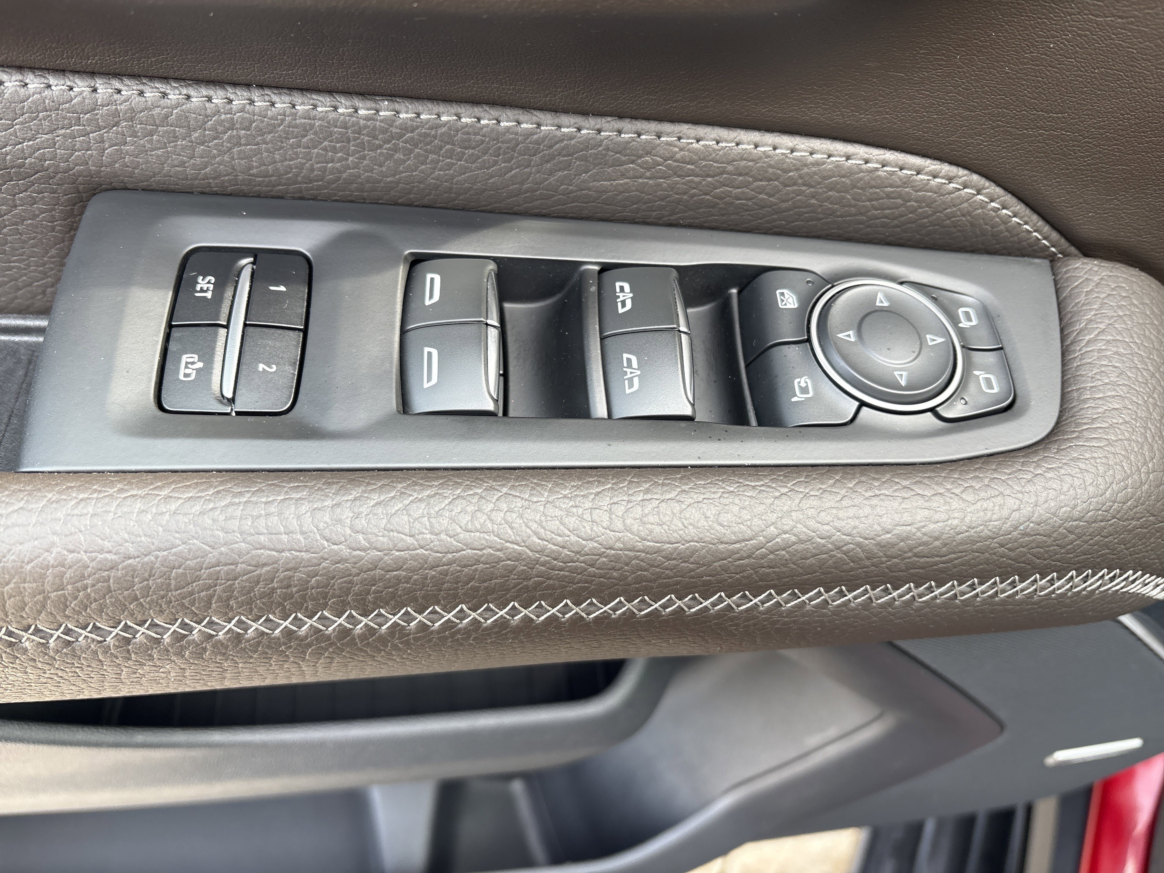 Used 2021 GMC Yukon XL Denali image 10