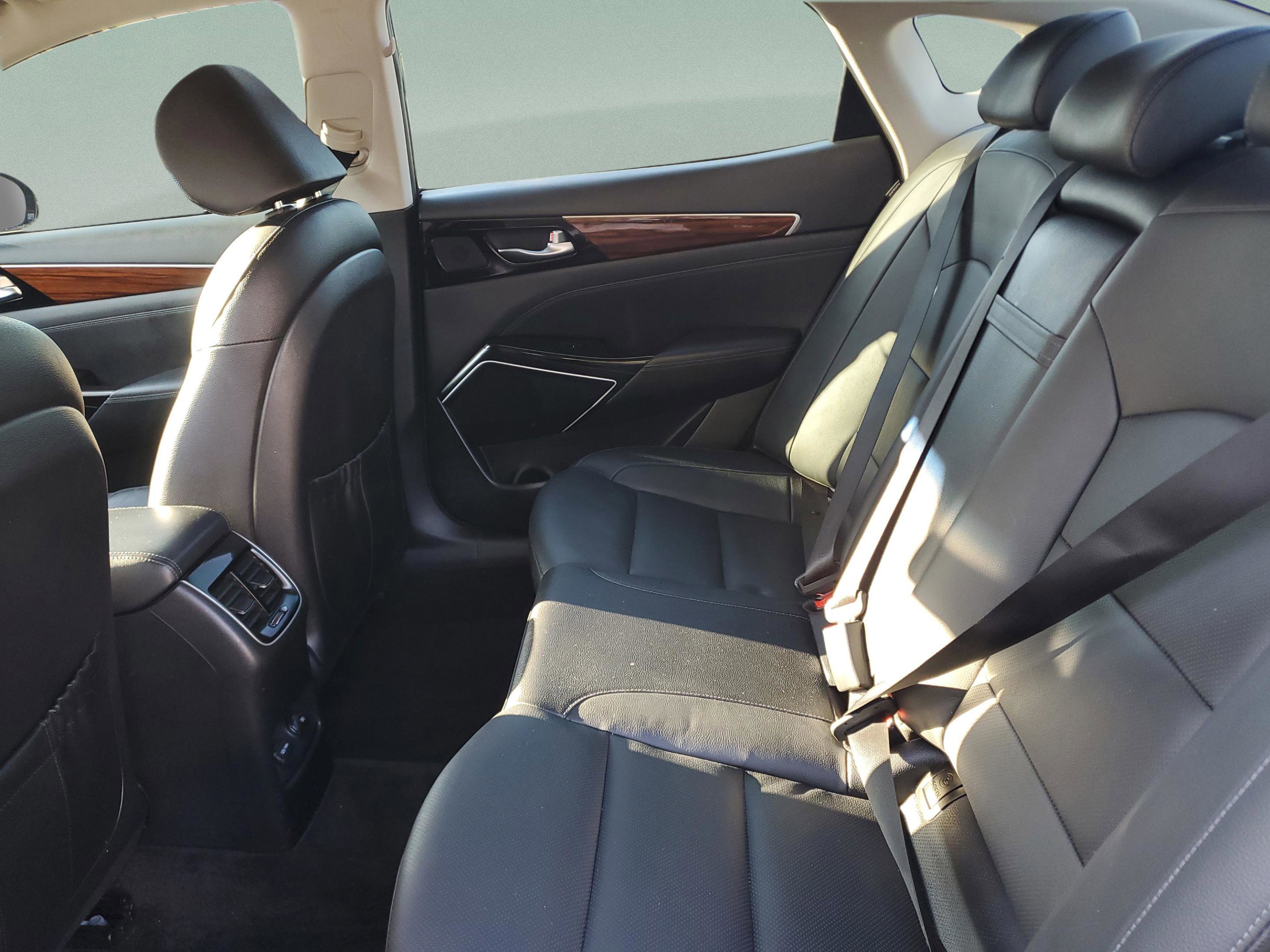 Certified 2018 Kia Cadenza Premium image 10