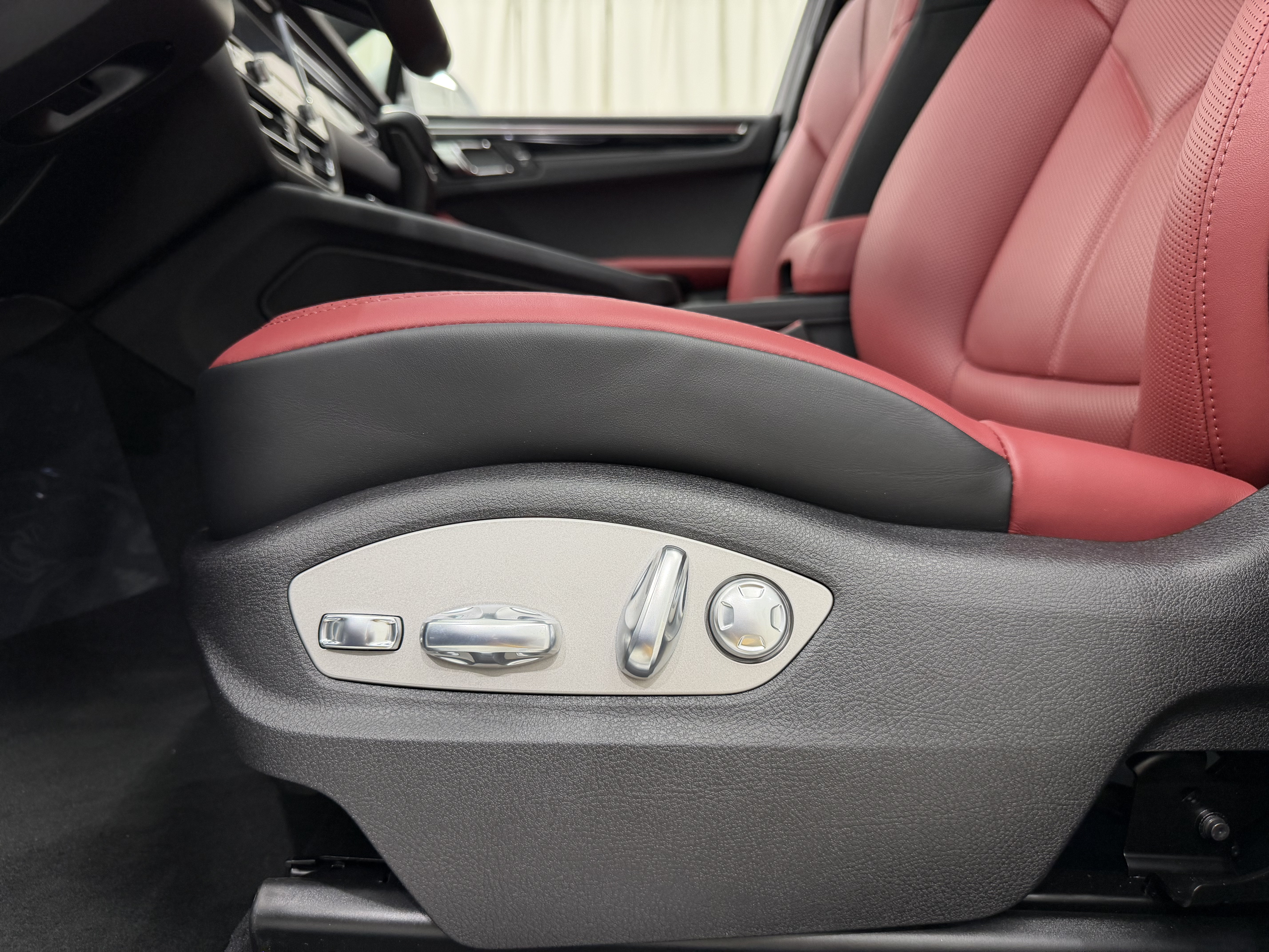 New 2026 Porsche Macan S AWD/4WD image 33
