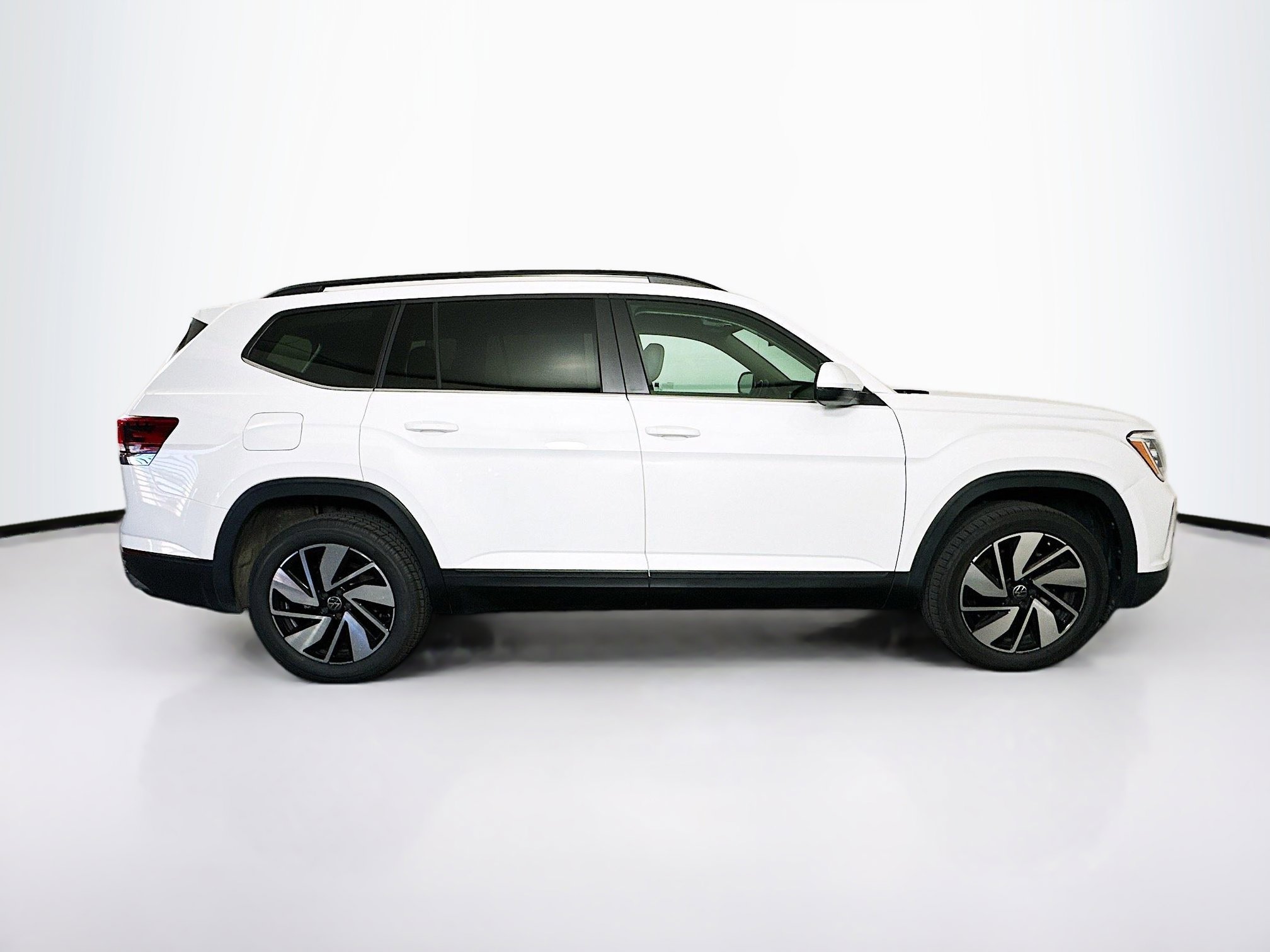 Used 2025 Volkswagen Atlas SE AWD/4WD image 10