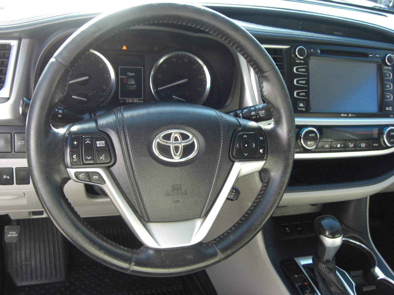 Used 2014 Toyota Highlander Limited FWD image 10
