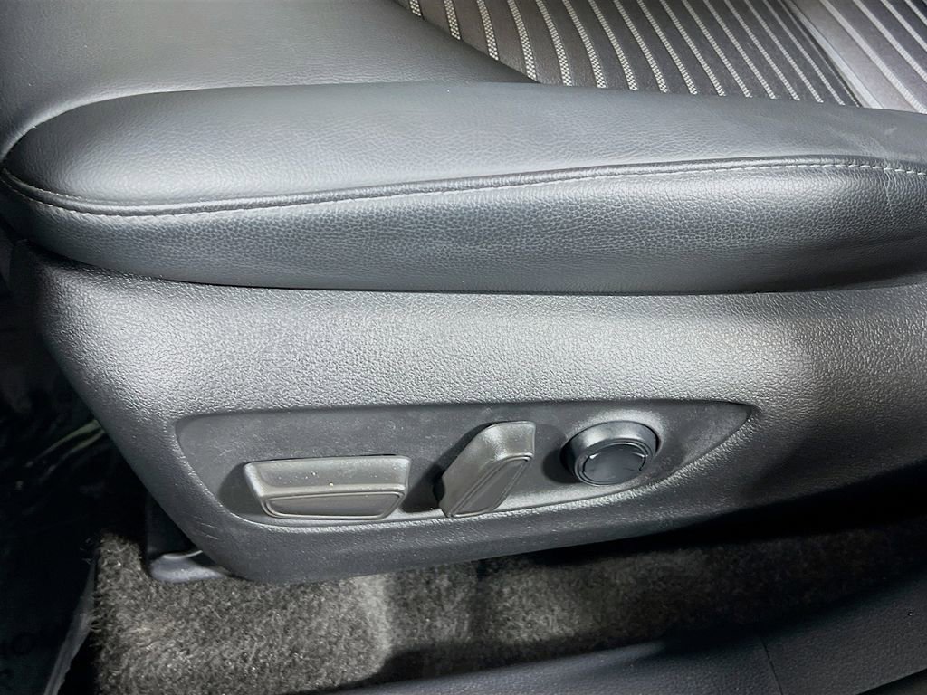 Certified 2025 Toyota Highlander XSE image 18