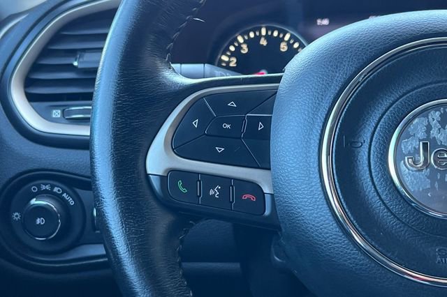 Used 2017 Jeep Renegade Limited image 30