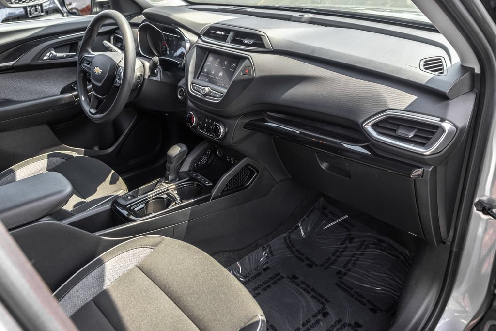Used 2023 Chevrolet TrailBlazer LT FWD image 31
