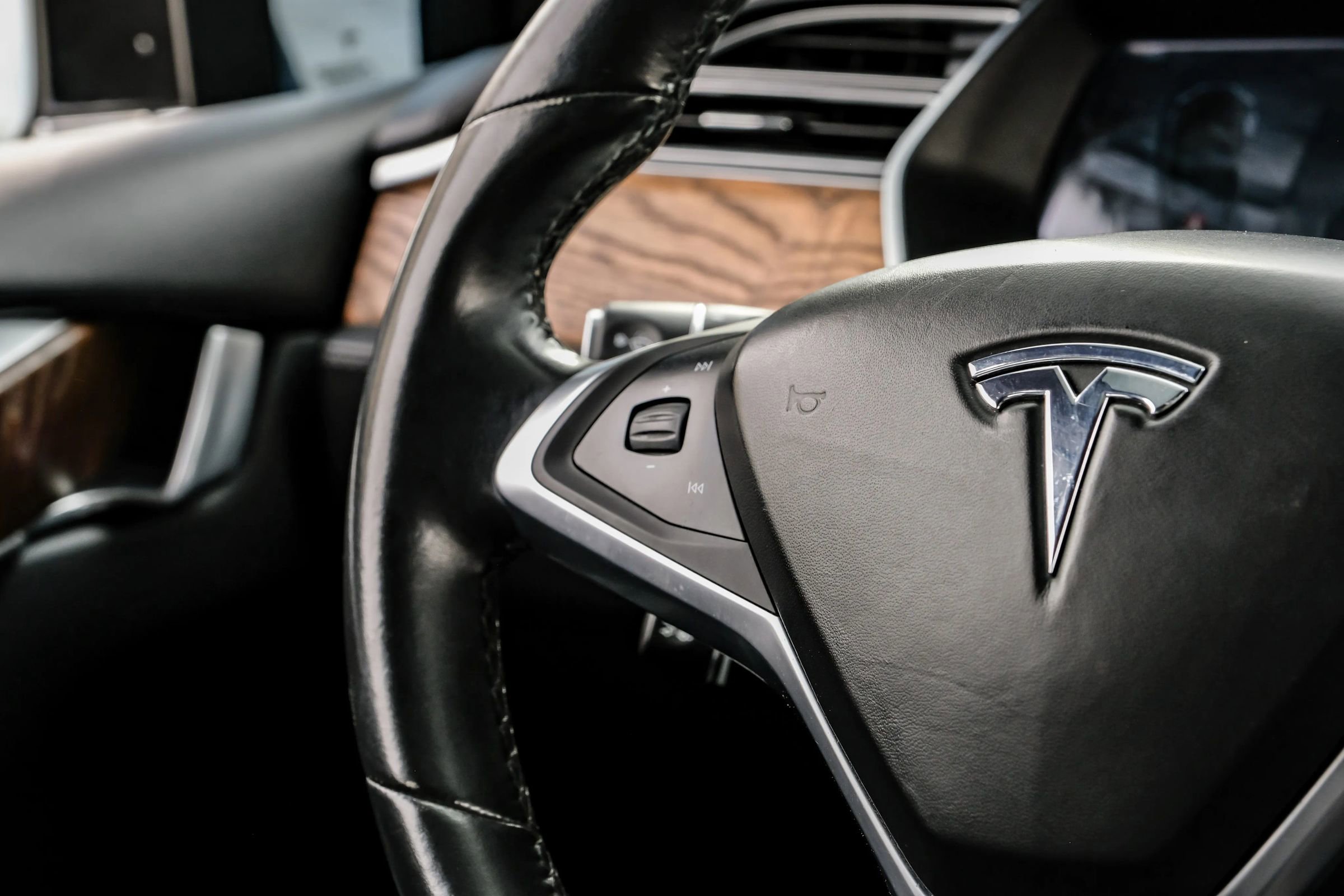 Used 2017 Tesla Model X 90D image 21