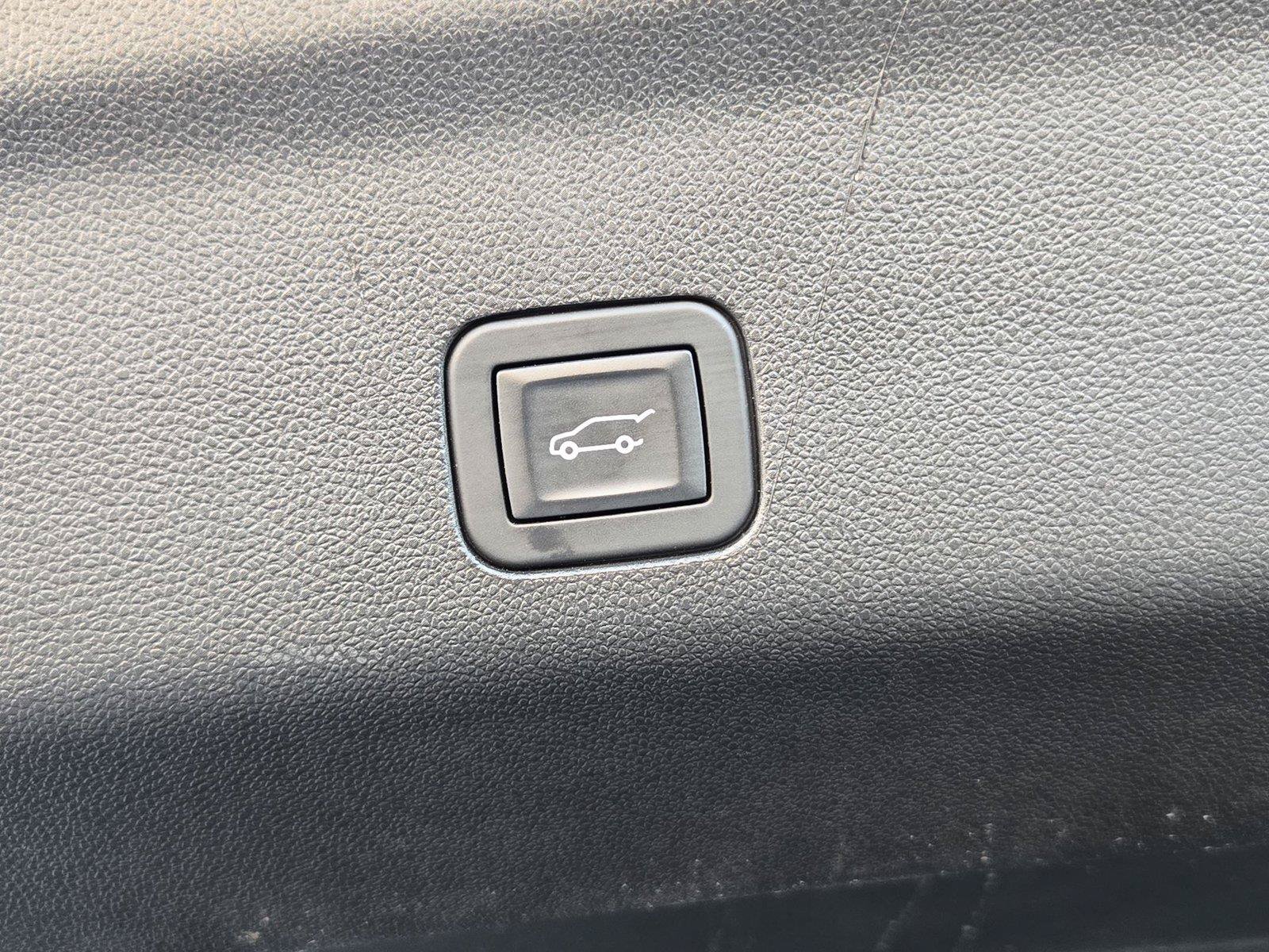 Used 2026 Cadillac Escalade Platinum Luxury w/ LPO, Floor Liner Package AWD/4WD image 33