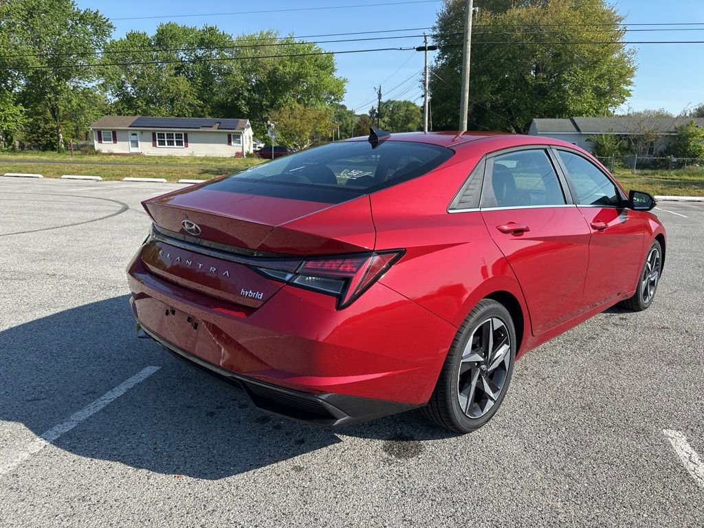 Used 2022 Hyundai Elantra Limited w/ Cargo Package FWD image 5