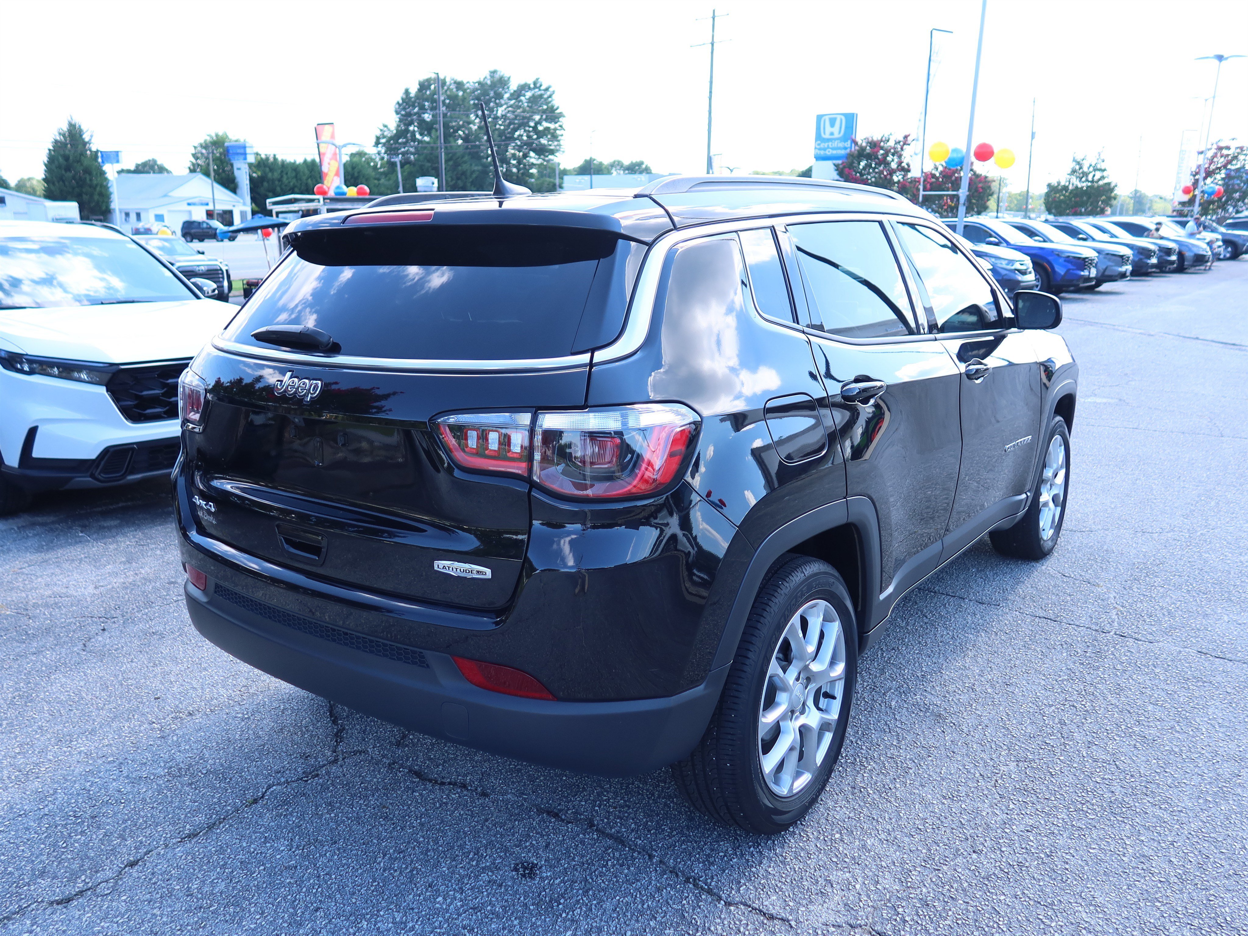 Used 2024 Jeep Compass Latitude AWD/4WD image 4