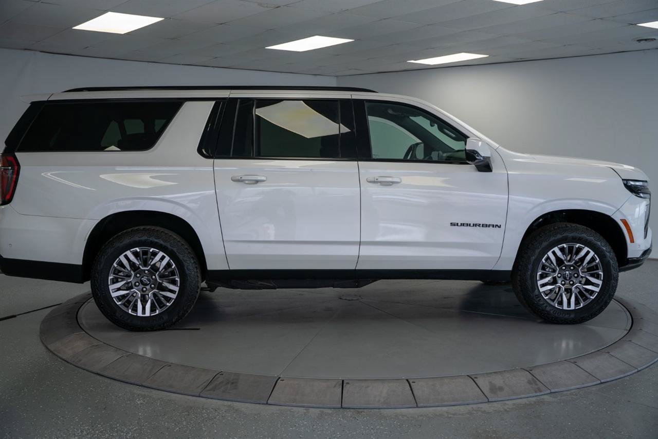 Used 2025 Chevrolet Suburban Z71 AWD/4WD image 8