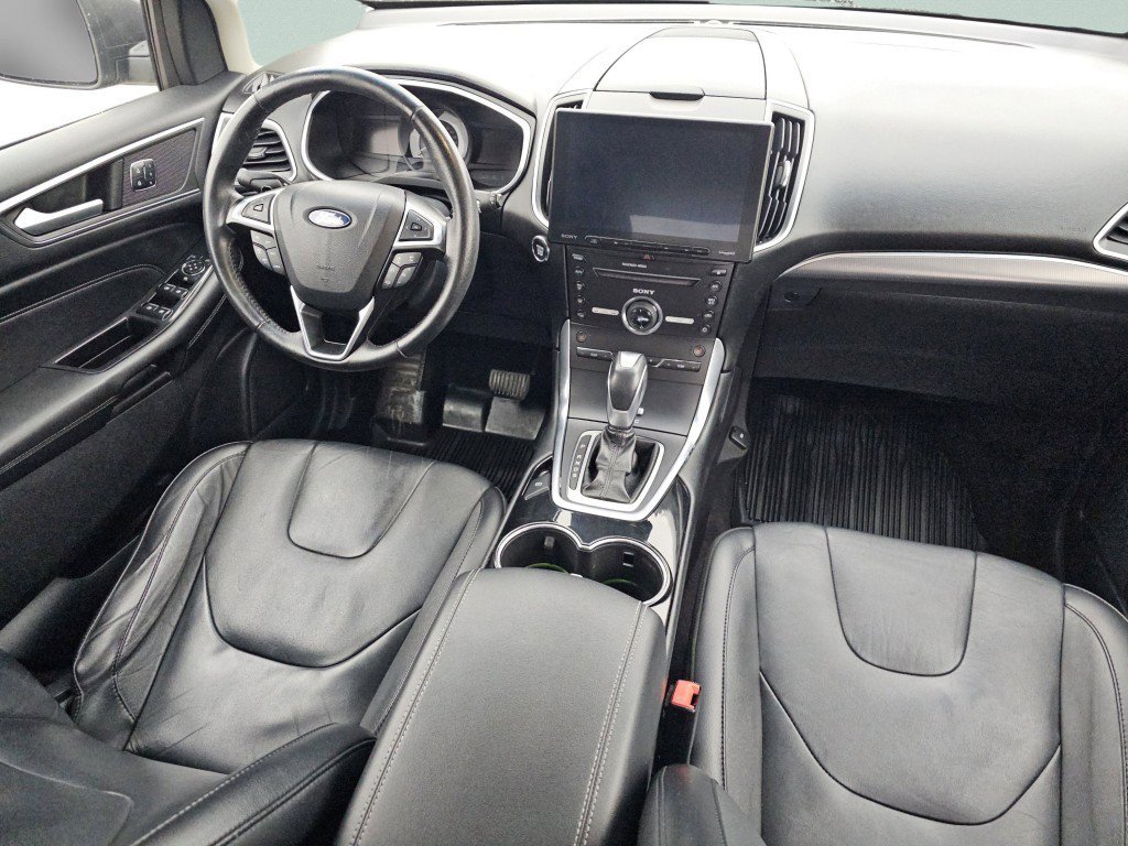 Used 2016 Ford Edge Titanium w/ Technology Package image 26