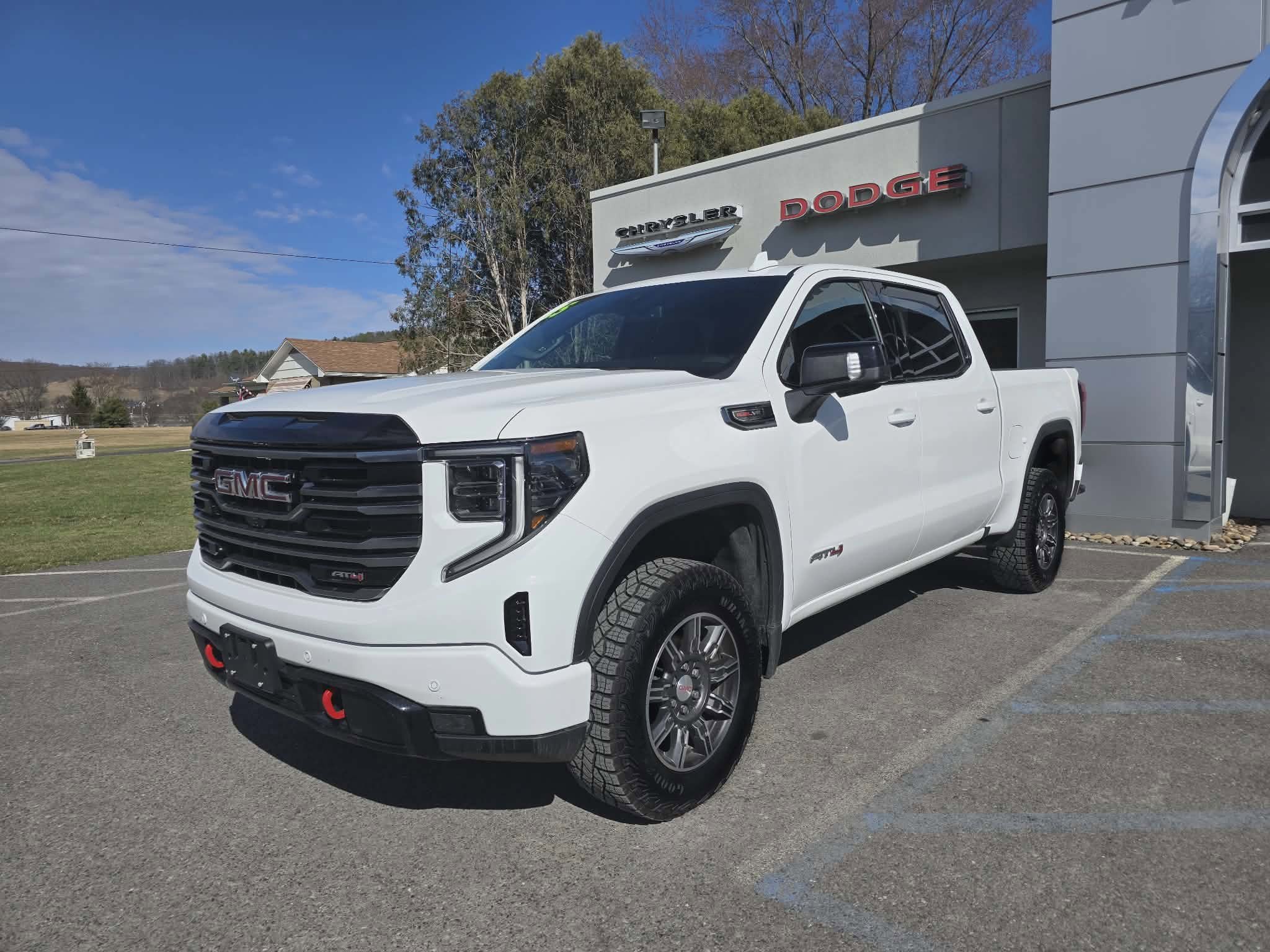 Used 2025 GMC Sierra 1500 AT4 image 8